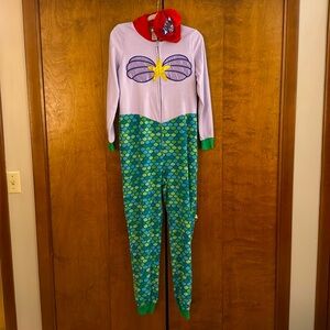 Disney Womens Little Mermaid Pajama Suit Size Medium (8-10).